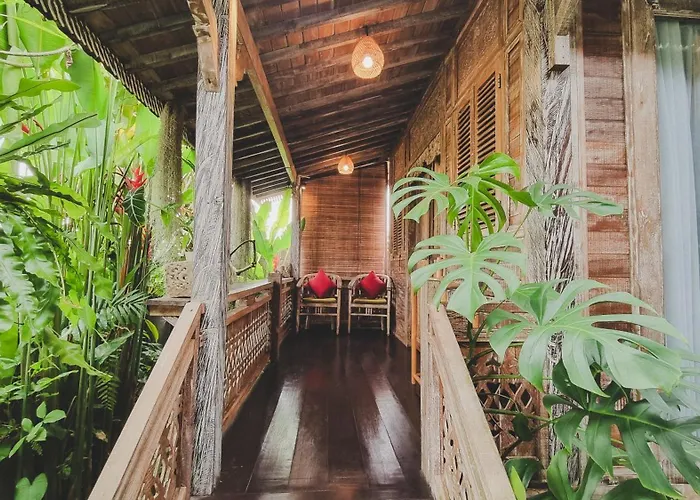 Aura Bed & Breakfast 3*